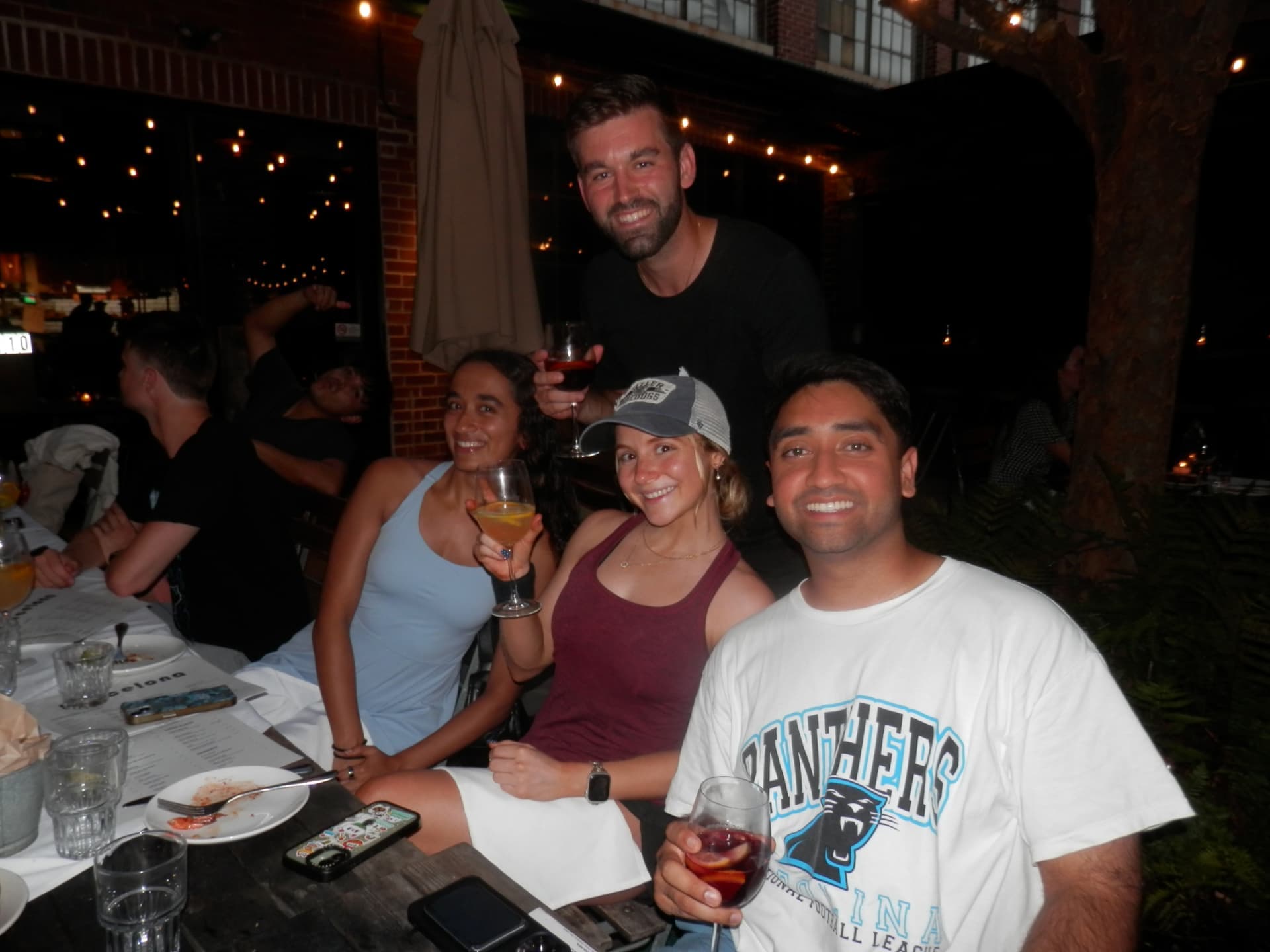 Tardeo players raising glasses at the table